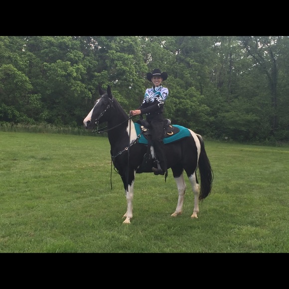 Meet your Posher, Lily Aurora - Picture 6 of 7